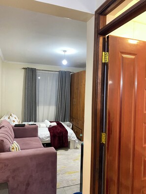 Room - Ruaka Karington Studio (Ruaka)