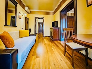 TV, offices - Exquisite Joy Stay Luxury  Top City Location (Timișoara)