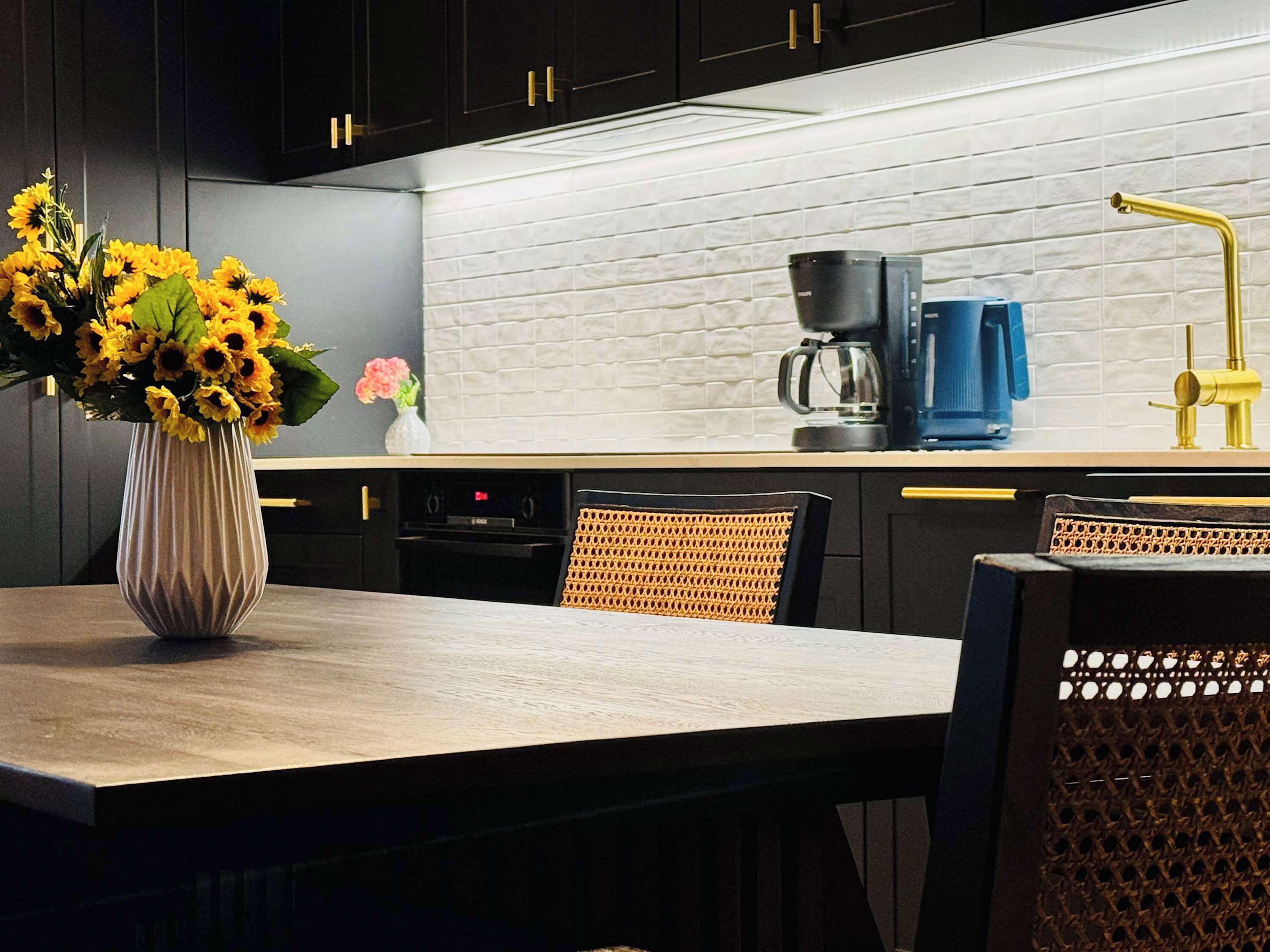 Fridge, oven, stovetop, dishwasher