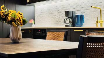 Fridge, oven, stovetop, dishwasher