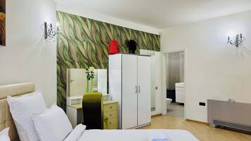 Desk, iron/ironing board, WiFi, bed sheets