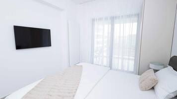 Desk, iron/ironing board, WiFi, bed sheets