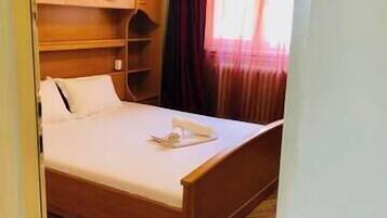 Iron/ironing board, WiFi, bed sheets