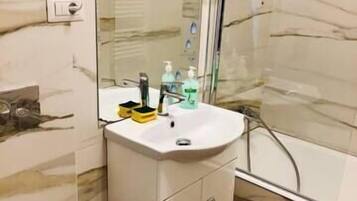 Shower, hair dryer, towels, shampoo