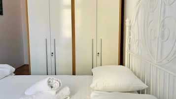 3 bedrooms, desk, iron/ironing board, WiFi
