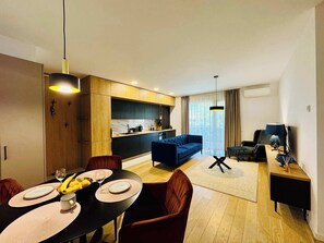 A modern apartment with a dining area, kitchen, living room, and a balcony. - Joy City Stay Monarch 14 (Timișoara)