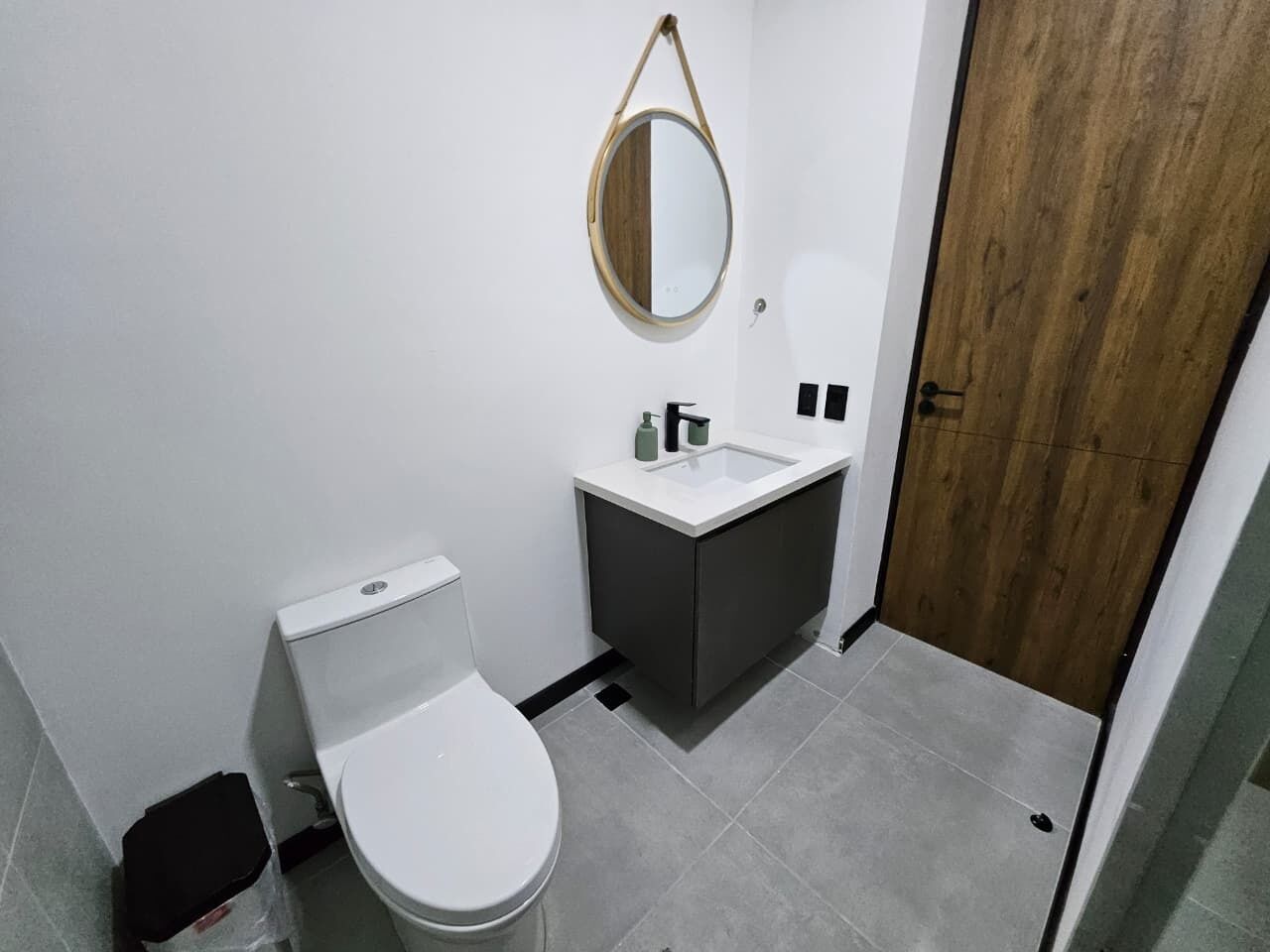Dusche, Handtücher, Toilettenpapier