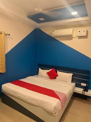 Studio, Balcony, City View | Desk, iron/ironing board, free WiFi - Hotel SR (Indore)