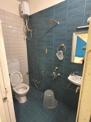 Studio, Balcony, City View | Bathroom