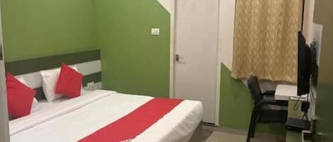 Studio, Balcony, City View | Desk, iron/ironing board, free WiFi