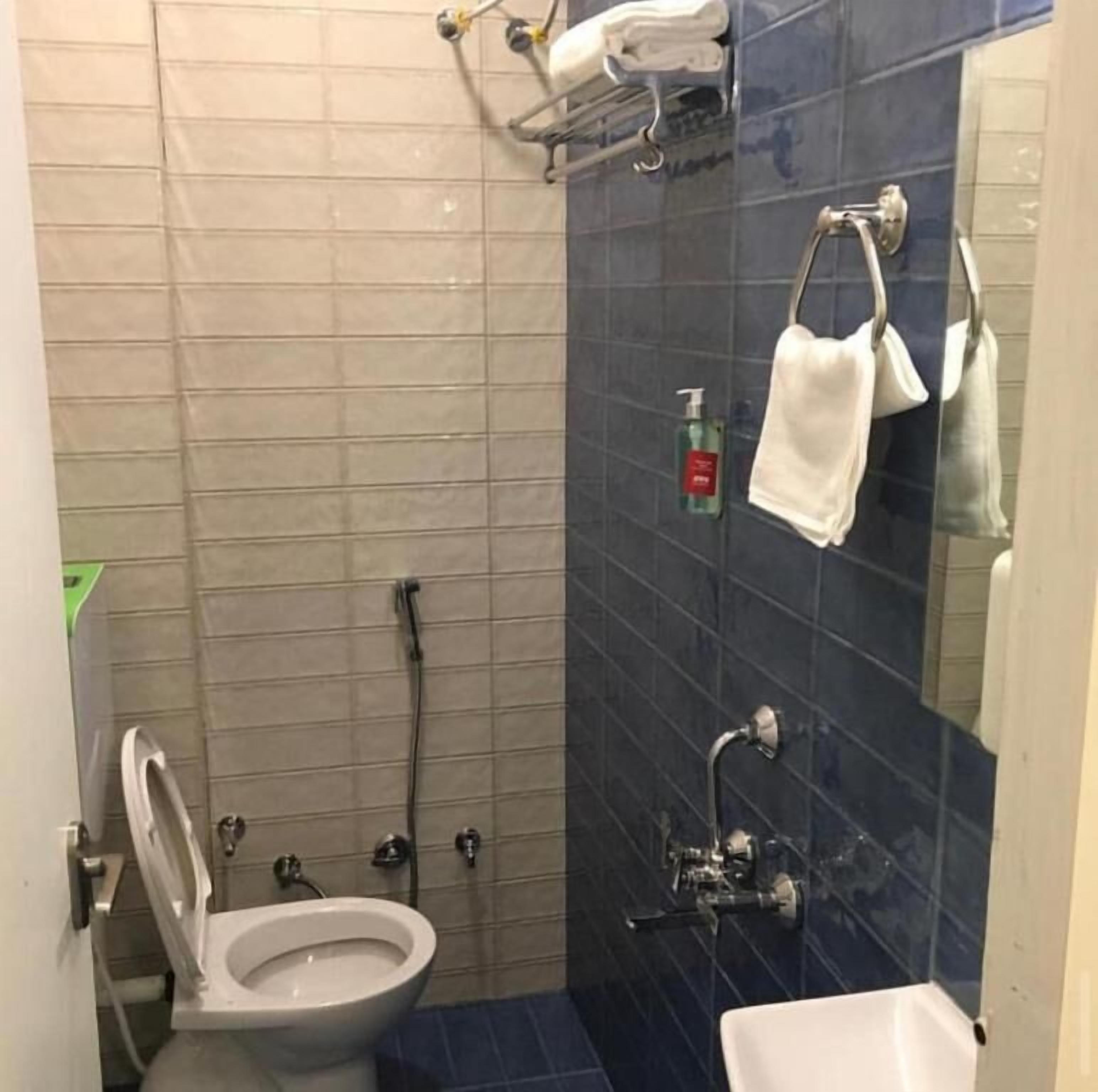Studio, Balcony, City View | Bathroom | Shower, free toiletries, towels