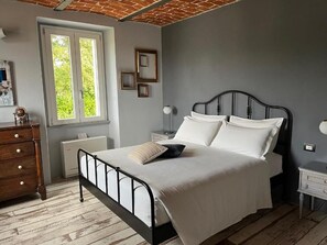 Quarto casal conforto, para não fumantes, vista para o pátio | Wi-Fi de cortesia