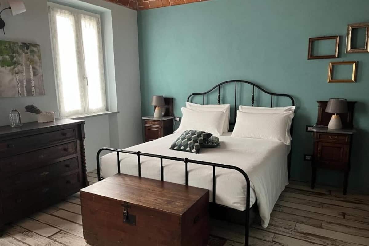 Chambre Confort double, non-fumeur, vue sur la cour intérieure | Literie de qualité, couette en duvet, lit avec matelas Select Comfort