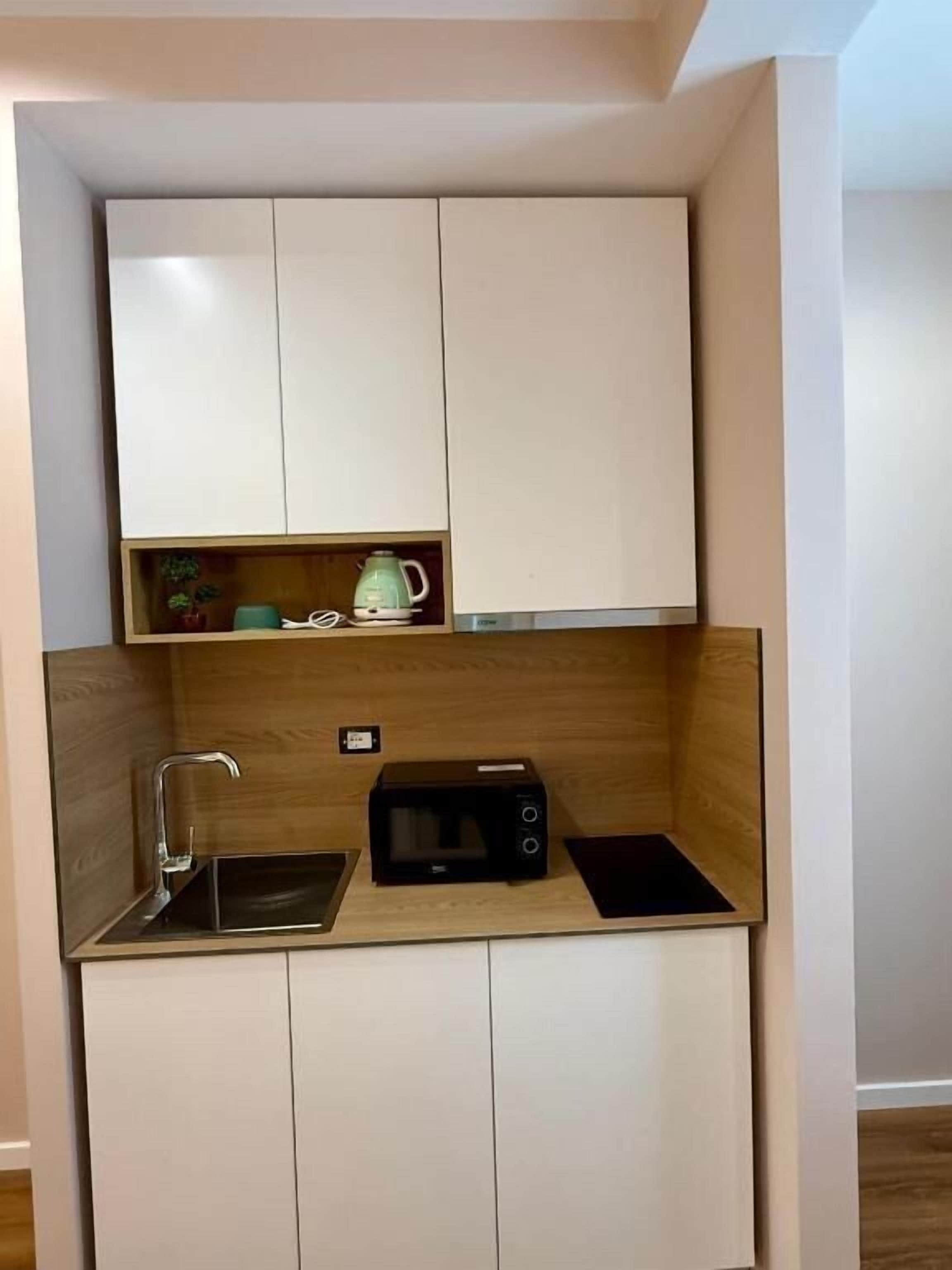 Family Double Room, City View | Dapur peribadi