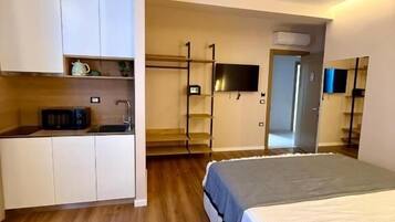 Chambre Double Confort, balcon, vue ville | Coffres-forts dans les chambres, Wi-Fi gratuit