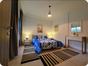Iron/ironing board, WiFi, bed sheets - Vrbo Property (Ariana Governorate)