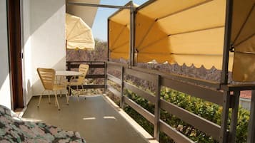 Comfort appartement, uitzicht op tuin | Buiten dineren