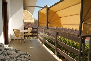 Comfort Condo, Garden View | Outdoor dining