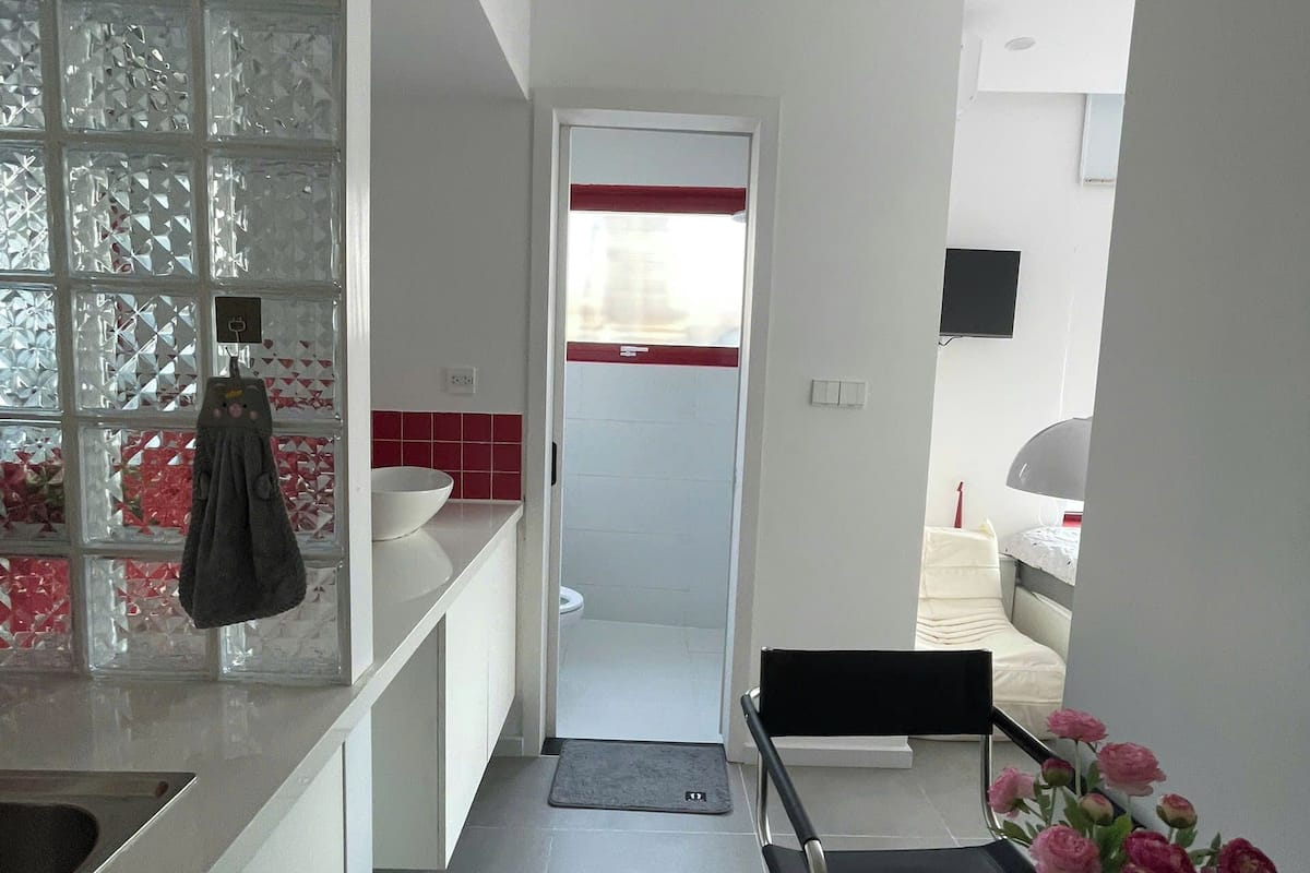 Classic Studio | Blackout drapes, soundproofing, free WiFi