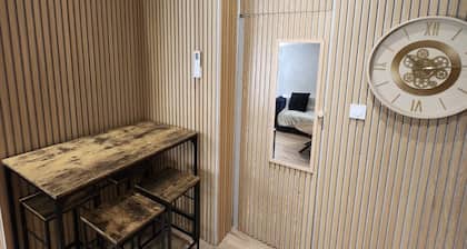 Superb small air-conditioned 2-bedroom apartment Ideally located