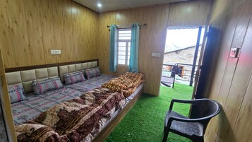Deluxe Quadruple Room | Desk, WiFi (free)
