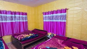 Deluxe Double or Twin Room | Desk, free WiFi