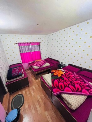 Habitación Deluxe con 1 cama doble o 2 individuales | Escritorio y wifi gratis