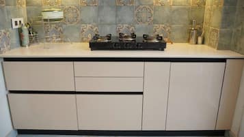 Apartment, Balcony, Mountain View | Private kitchen