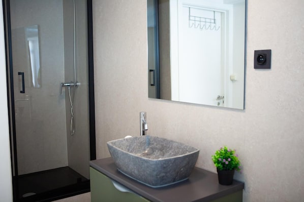 Apartment | Bathroom - Central Verviers Family Apartment (Verviers)