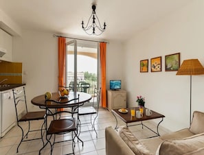 Apartment | Dining - Spacious Provence Retreat for 8 Guests (Paradou)