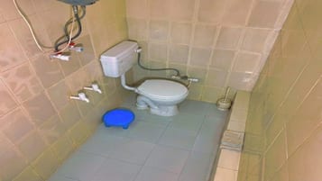 Family Room | Bathroom | Shower, towels, soap, shampoo