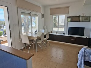 Dining - Ground floor apt with sea view - 6 guests (Llançà)