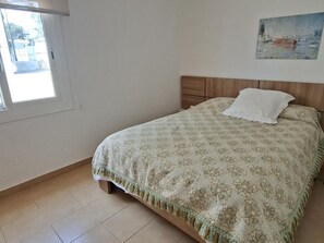 3 bedrooms - Ground floor apt with sea view - 6 guests (Llançà)