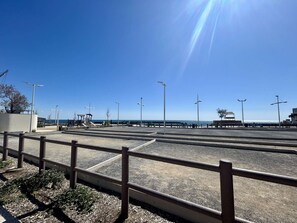 A coastal promenade with a clear sky, metal railings, and street lamps. - Studio with cabin & parking - Cap d'Agde - 4 guests (Cap d'Agde)