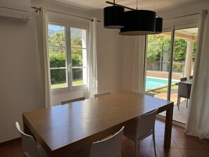 Dining - Quiet villa with air conditioning and pool (Cavalaire-sur-Mer)
