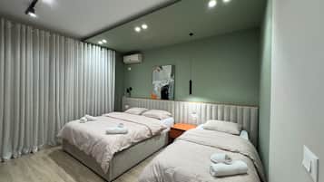 Iron/ironing board, Internet, bed sheets