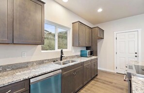 Private kitchen - Spacious 4-bedroom house in Historic Gold Hill w/ FREE-WIFI-HOT TUB-24HRSECURITY (Gold Hill)