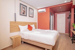 Desk, free WiFi - Le Nid Resort (Douala)