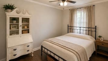 3 bedrooms, iron/ironing board, WiFi, bed sheets