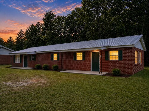 Comfort first! Enjoy this 3BR one block off Broad St + Lake Dannelly Access