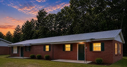 Comfort first! Enjoy this 3BR one block off Broad St + Lake Dannelly Access