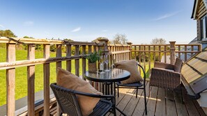 Outdoor dining - Ferny Retreat -  Romantic barn conversion, Hay-On-Wye (Bromyard)