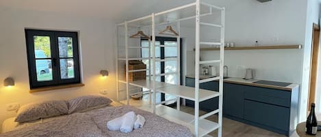 WiFi, bed sheets