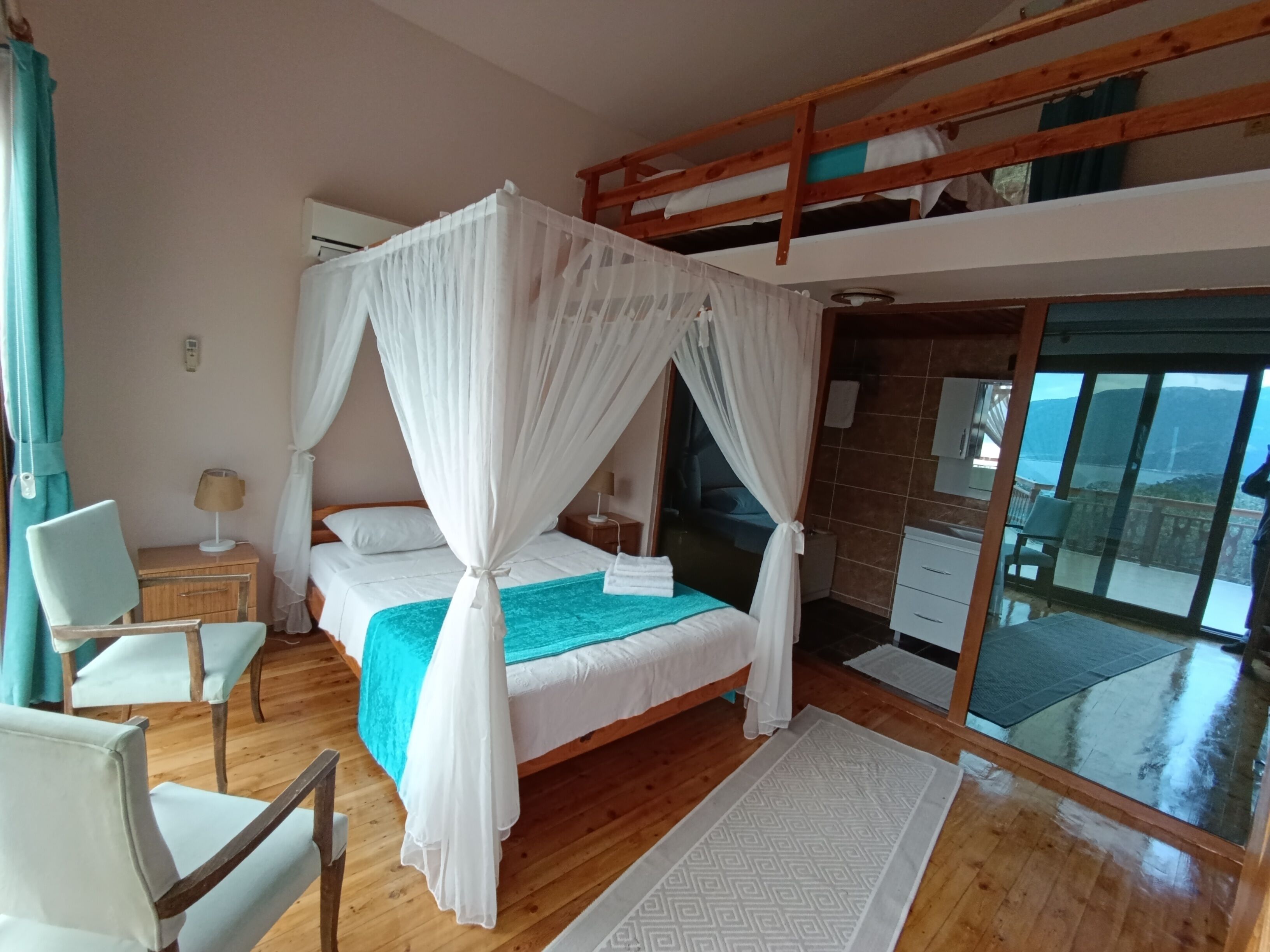 Deluxe Twin Room, Sea View | Desk, free WiFi