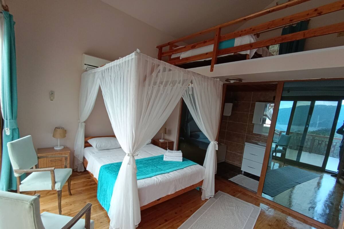 Deluxe Twin Room, Sea View | Desk, free WiFi