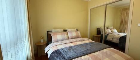 Iron/ironing board, WiFi, bed sheets