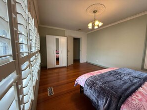 Room - Large Private Room | 1 min to train | Bentleigh (Bentleigh)
