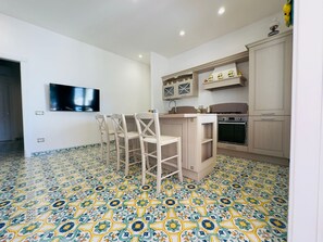 Luxury House, 2 Bedrooms, Roll-in Shower, Kitchen | Dining - O'Mar e O'Sol (Positano)