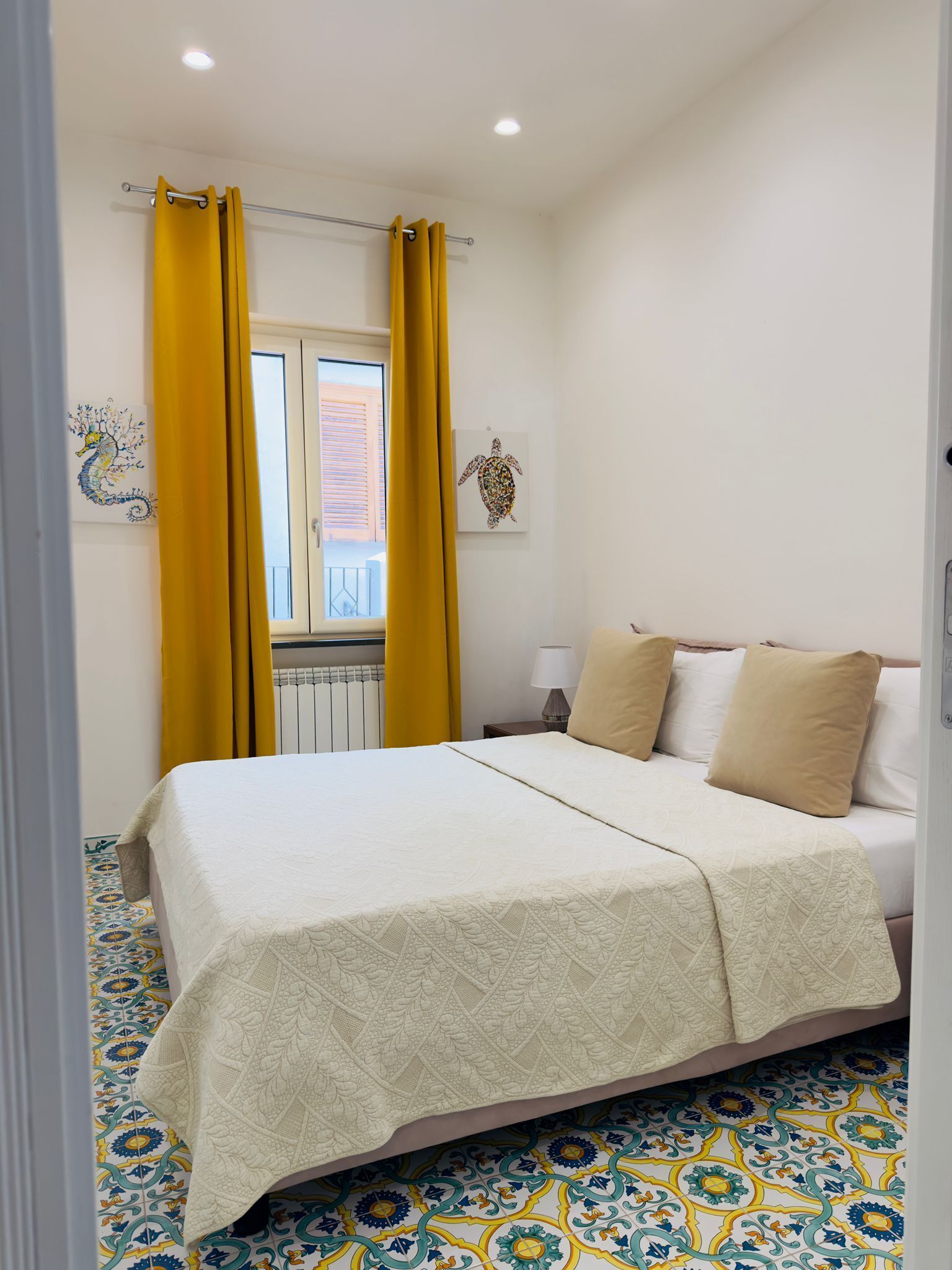 Maison luxueuse, 2 chambres, douche accessible en fauteuil roulant, cuisine | Rideaux d’obscurcissement, fer et planche à repasser
