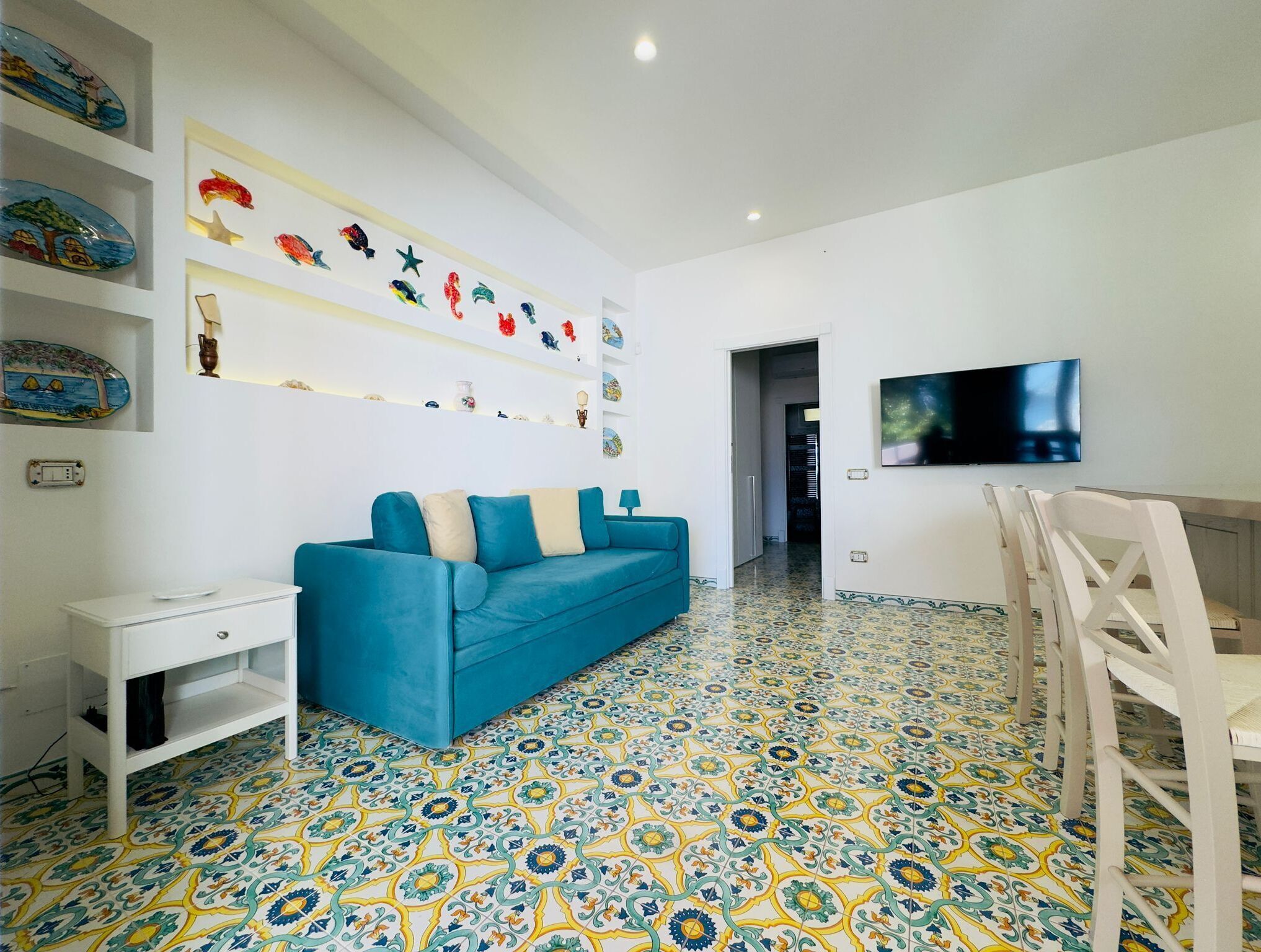 Luxury House, 2 Bedrooms, Roll-in Shower, Kitchen | Living area